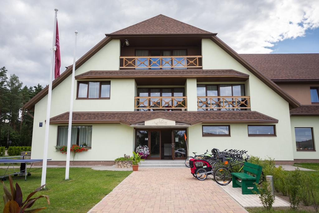 Irbeni Hotel Brivkalni Exterior foto